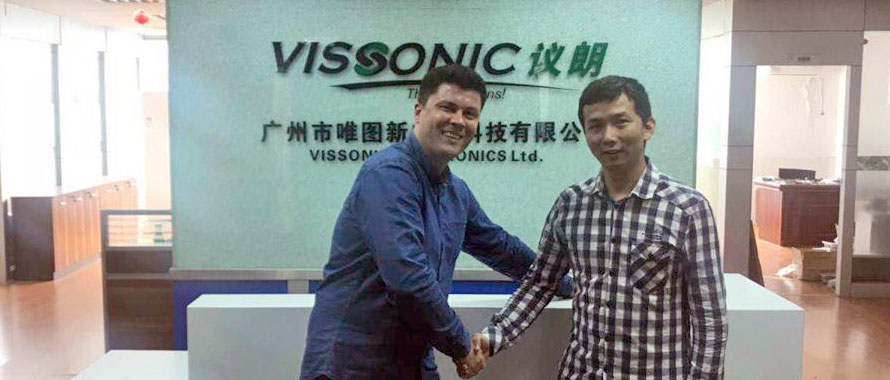 Представитель компании RIWA встречается с представителем компании VISSONIC